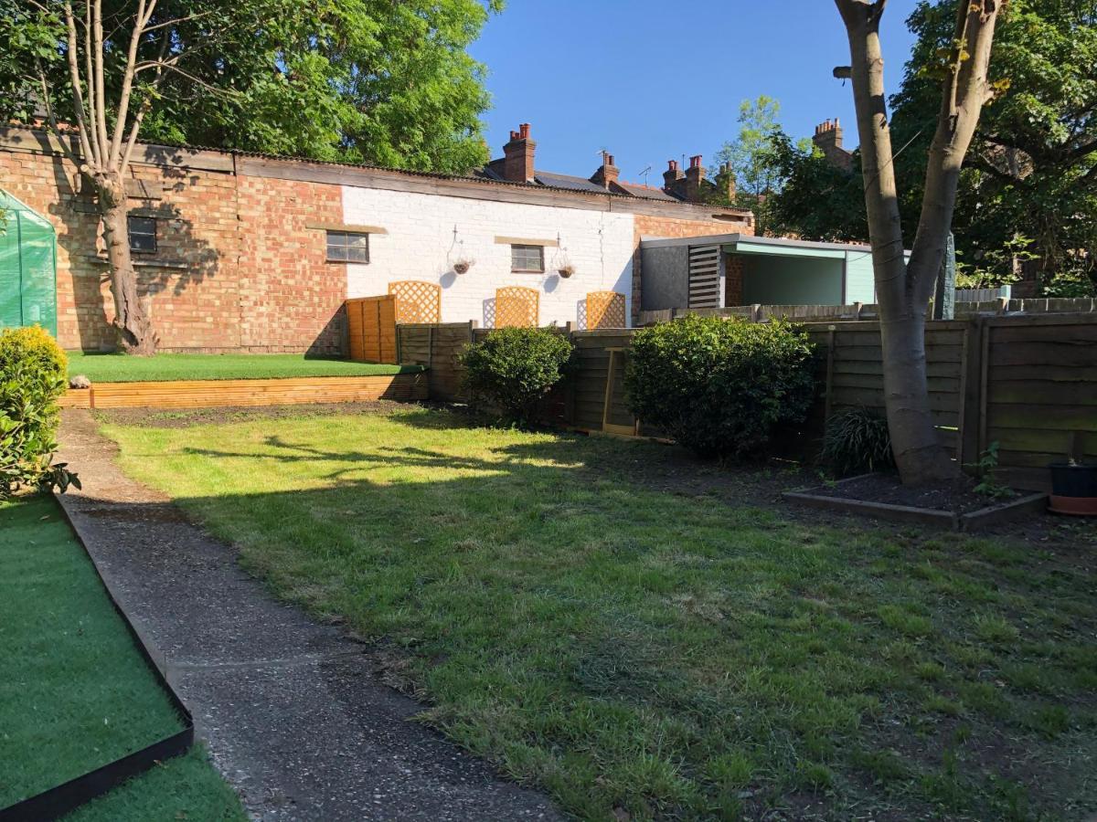 Spacious West London 2 Bedroom Apartment ภายนอก รูปภาพ