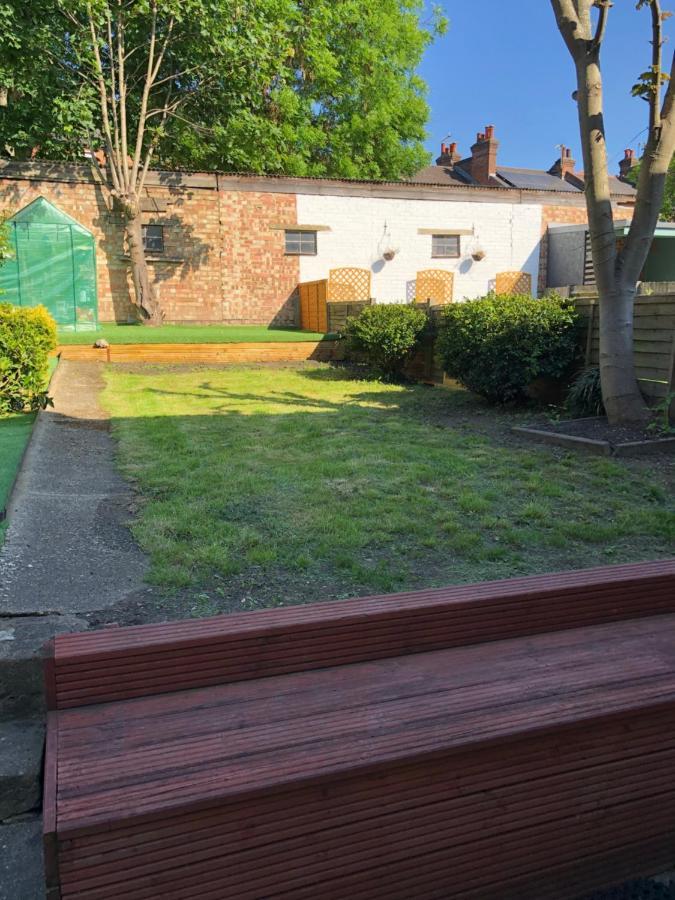Spacious West London 2 Bedroom Apartment ภายนอก รูปภาพ