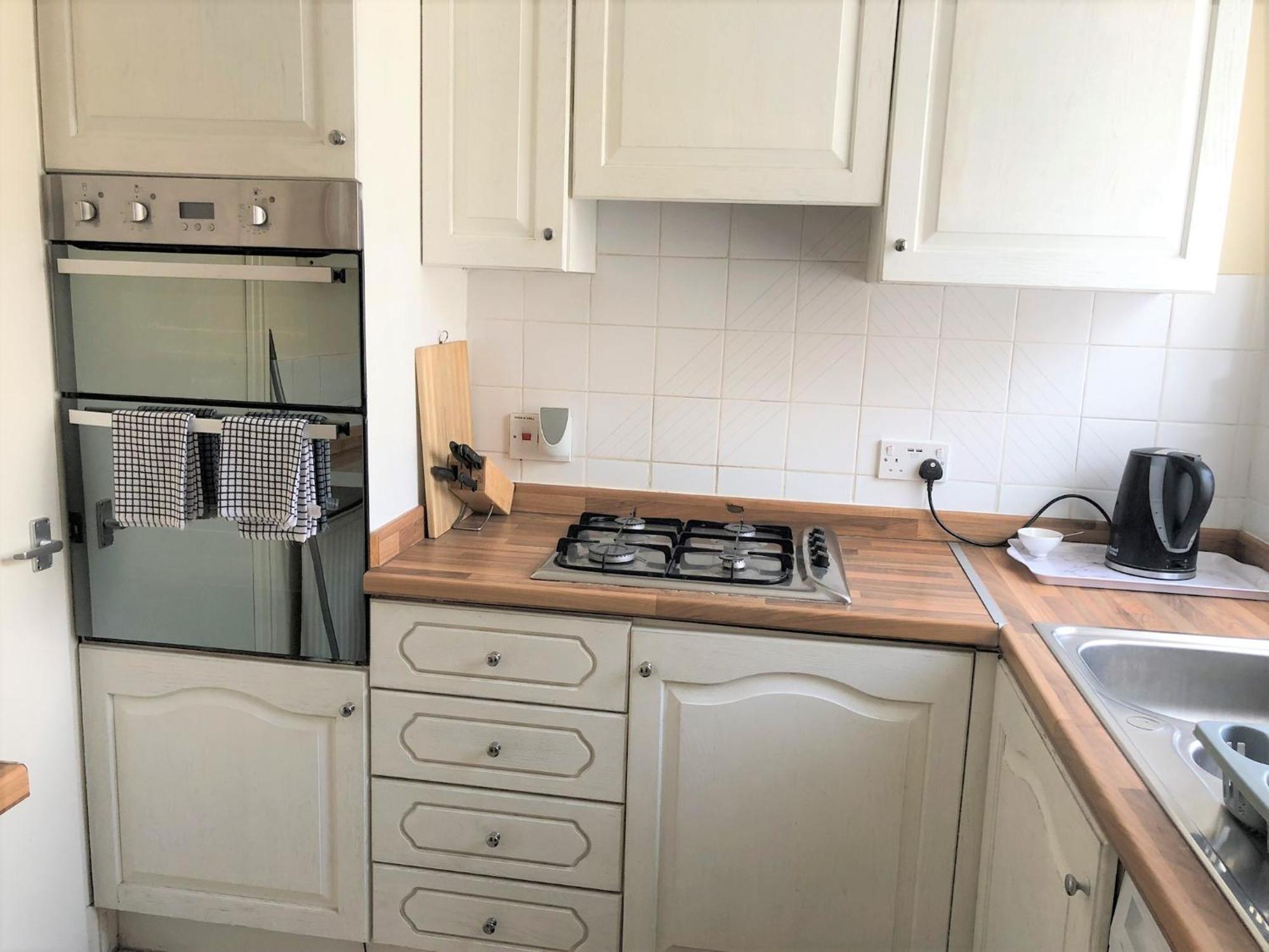 Spacious West London 2 Bedroom Apartment ภายนอก รูปภาพ