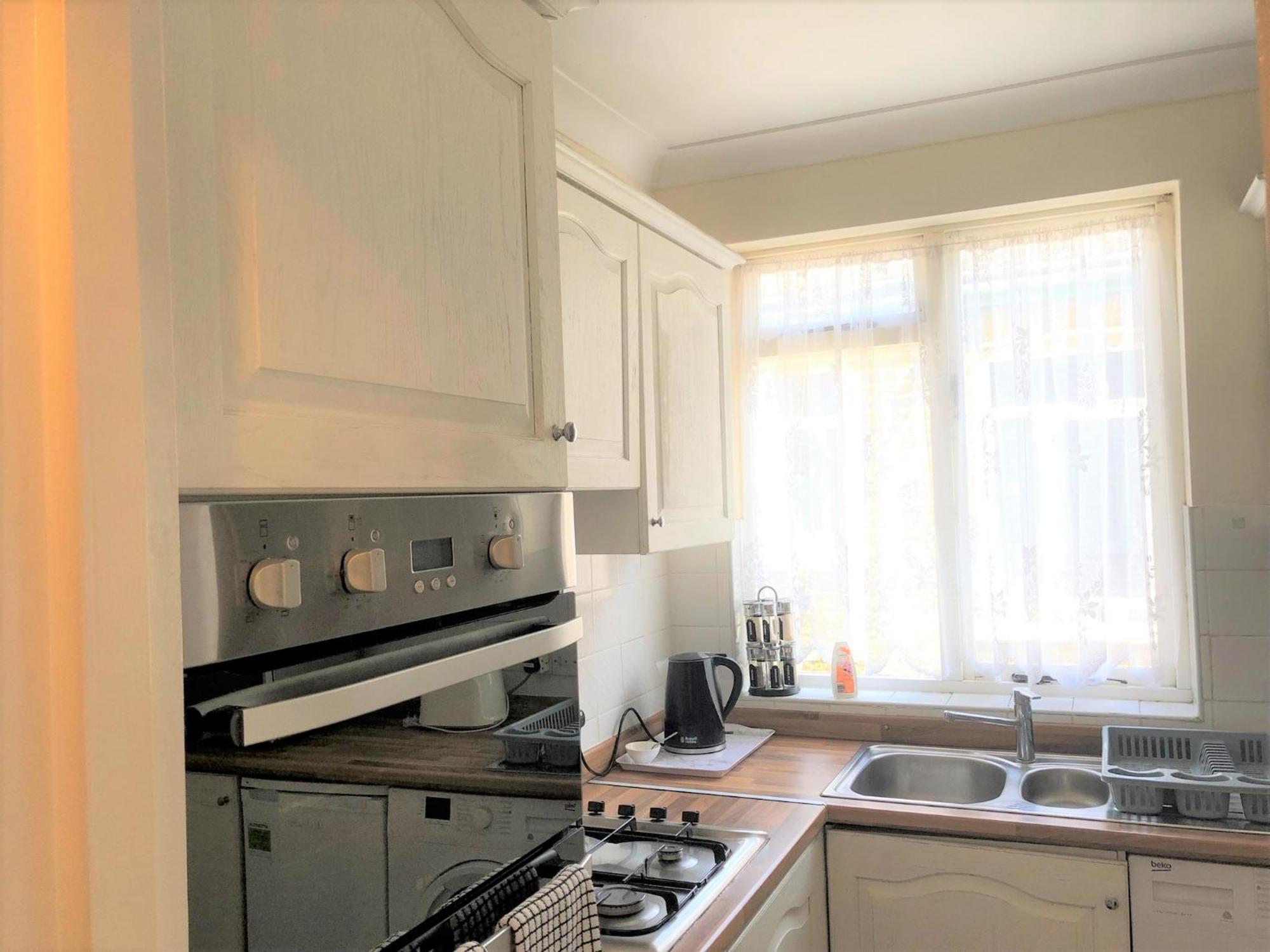 Spacious West London 2 Bedroom Apartment ภายนอก รูปภาพ