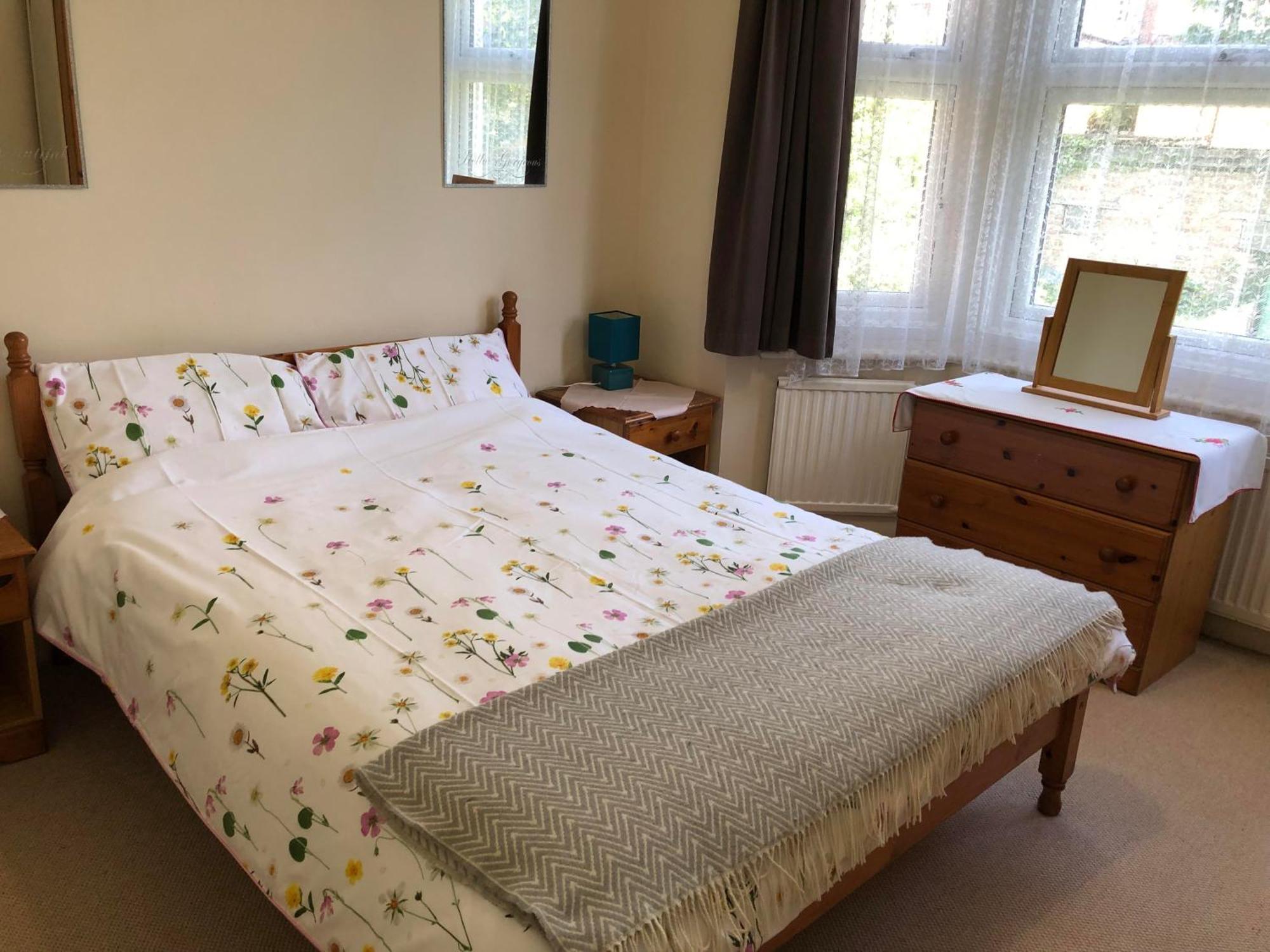 Spacious West London 2 Bedroom Apartment ภายนอก รูปภาพ