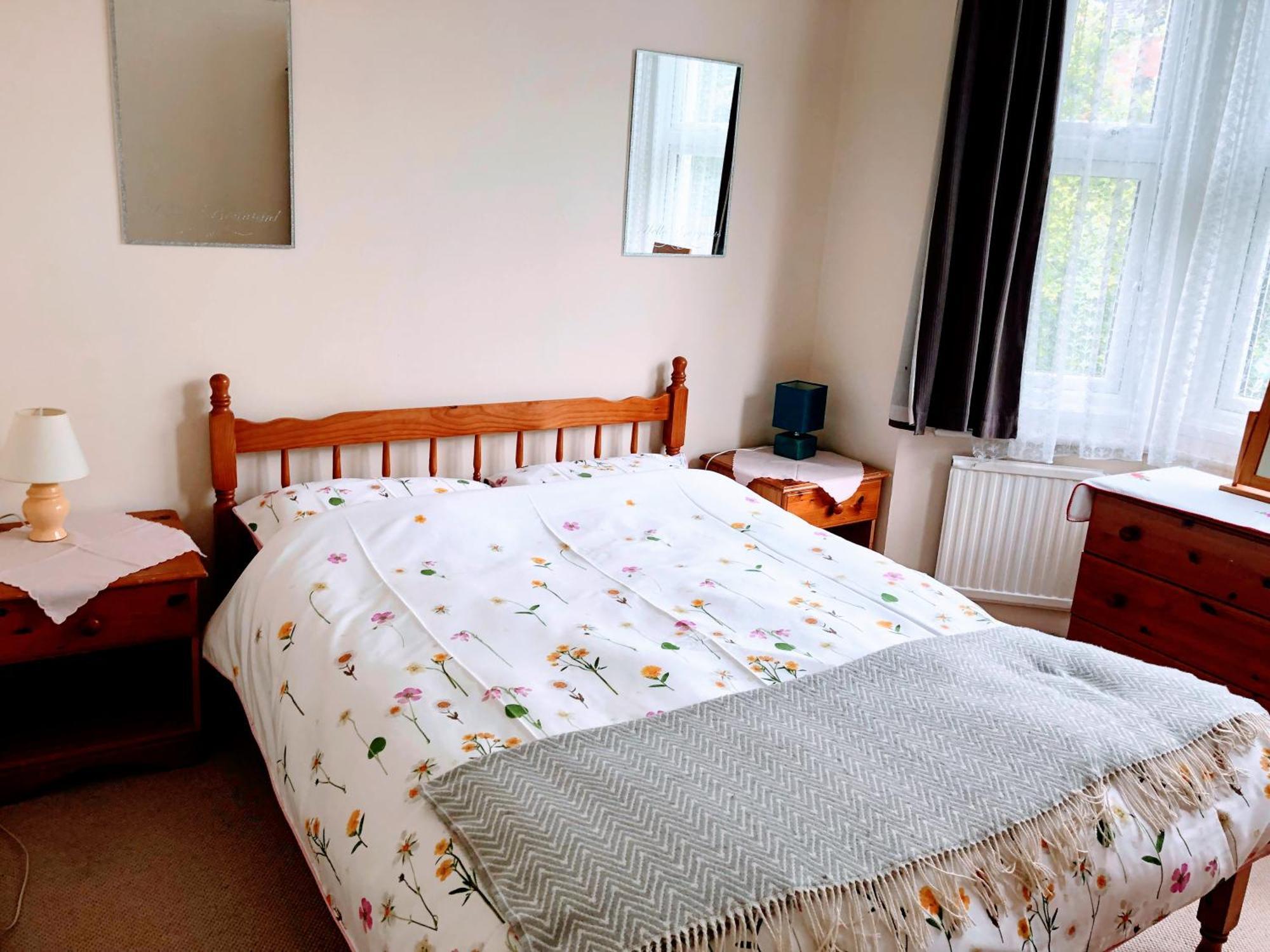 Spacious West London 2 Bedroom Apartment ภายนอก รูปภาพ