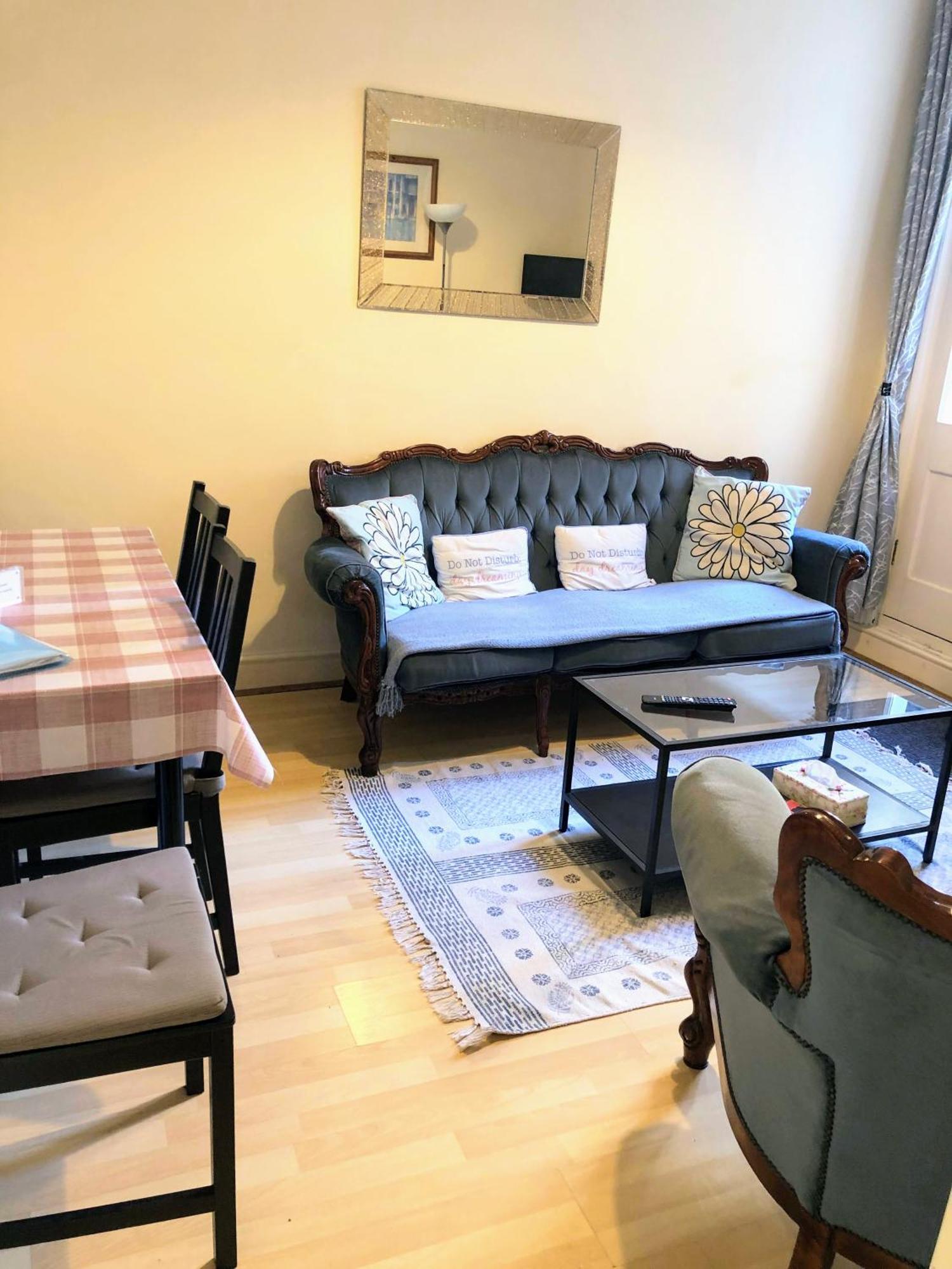 Spacious West London 2 Bedroom Apartment ภายนอก รูปภาพ