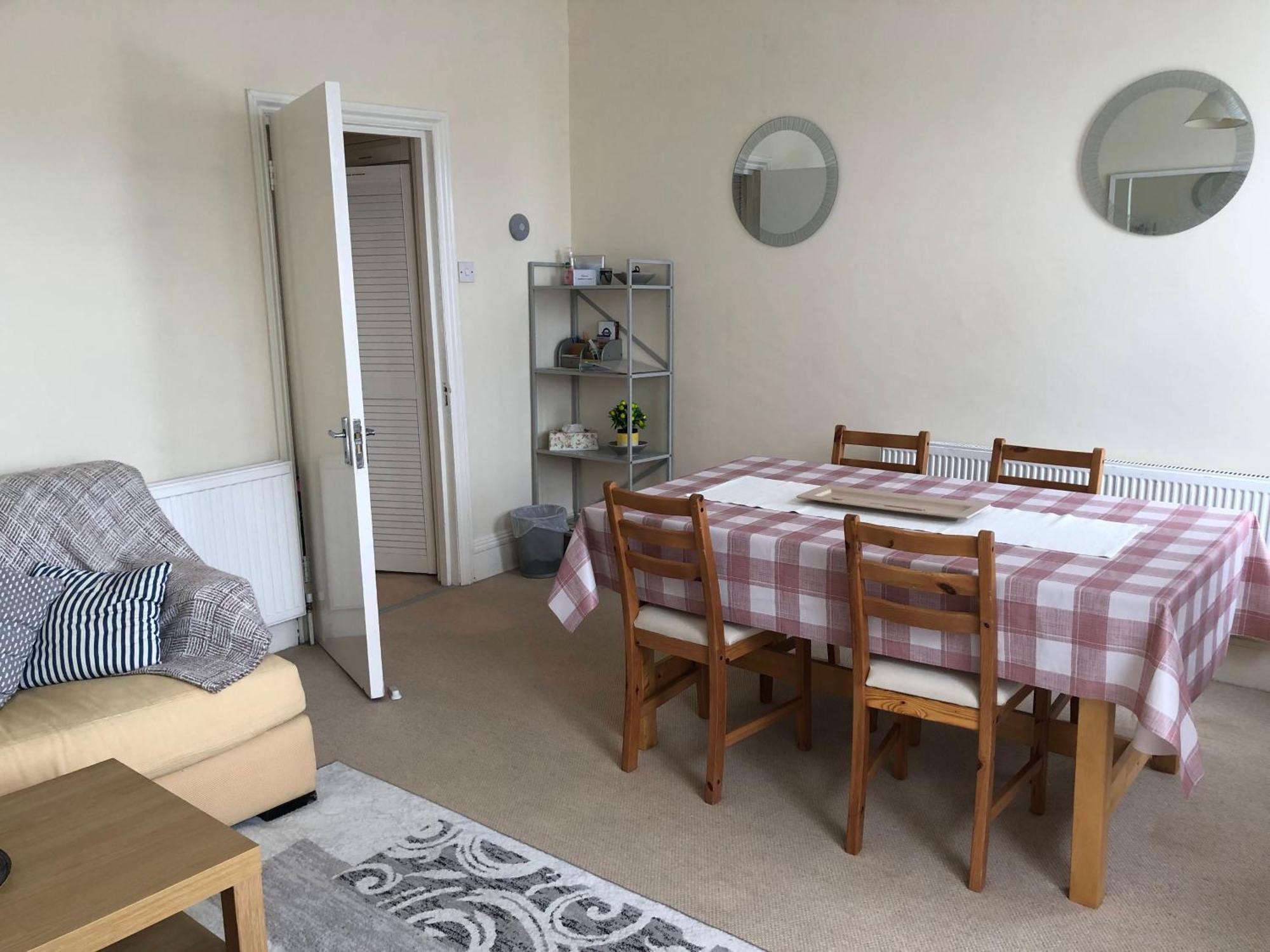 Spacious West London 2 Bedroom Apartment ภายนอก รูปภาพ