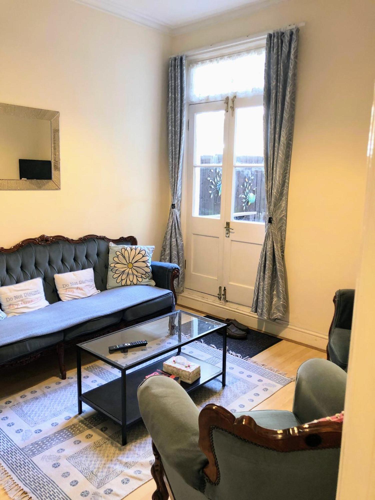 Spacious West London 2 Bedroom Apartment ภายนอก รูปภาพ