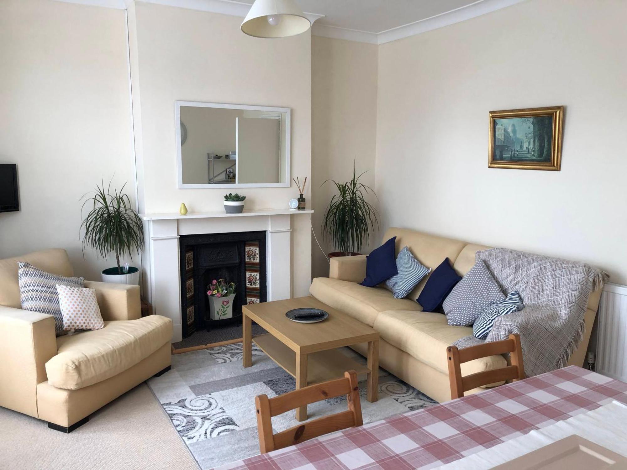Spacious West London 2 Bedroom Apartment ภายนอก รูปภาพ