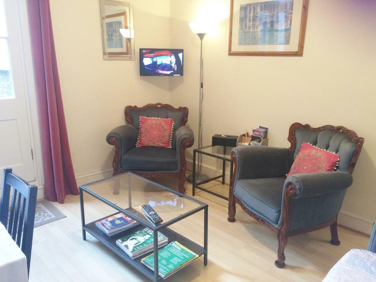 Spacious West London 2 Bedroom Apartment ภายนอก รูปภาพ