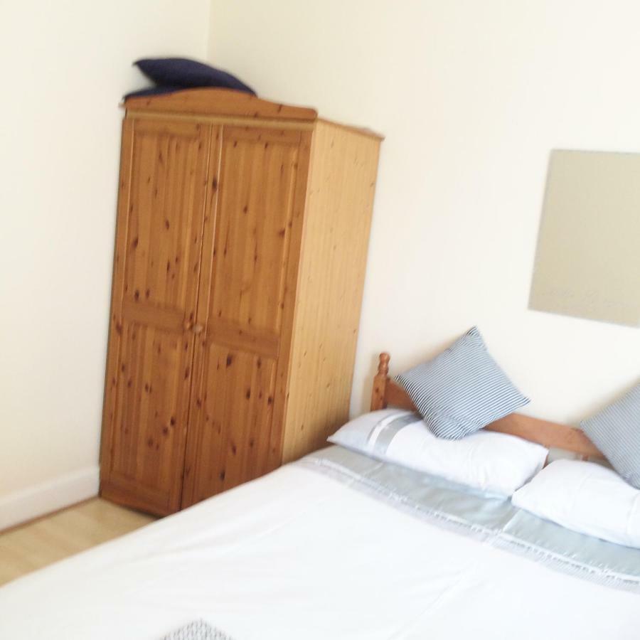 Spacious West London 2 Bedroom Apartment ภายนอก รูปภาพ