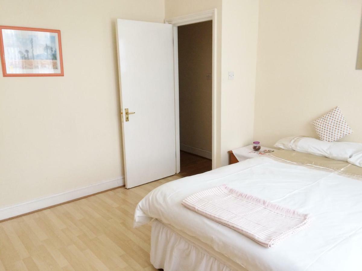 Spacious West London 2 Bedroom Apartment ภายนอก รูปภาพ