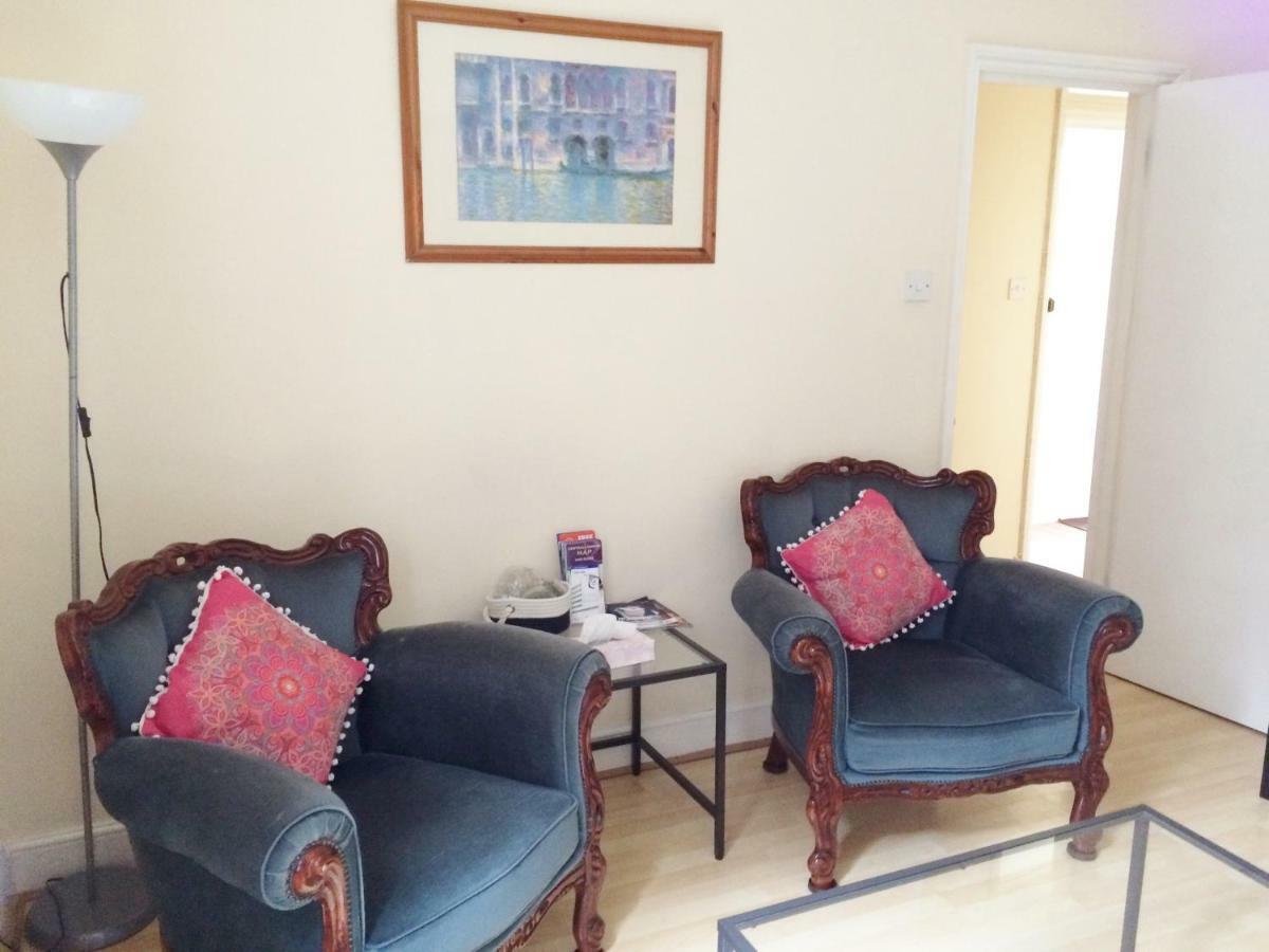 Spacious West London 2 Bedroom Apartment ภายนอก รูปภาพ